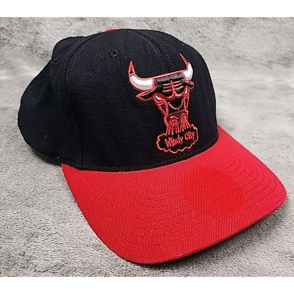 Chicago Bulls Mitchell & Ness Snapback Hat Mens Black Red Wool NBA Windy City
